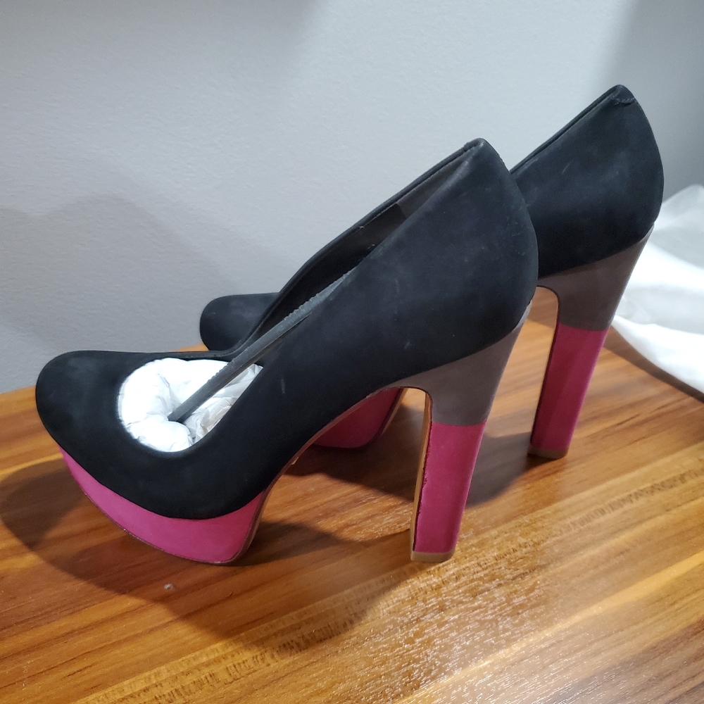 Shoes - Picture 8 of 9